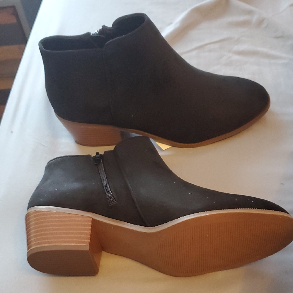 Amazon Essentials Black Ankle Booties